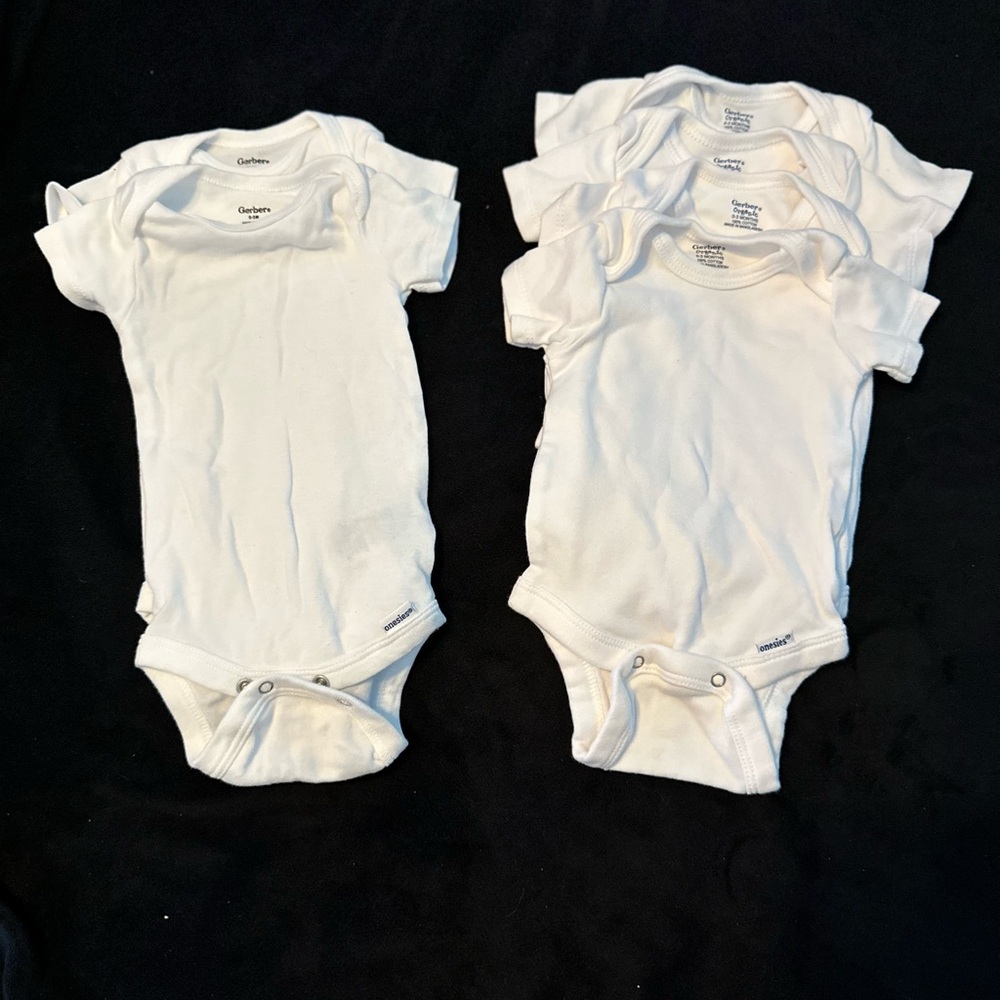 0-3M Gerber/Gerber ORGANICS Baby white Onesies 6 all together